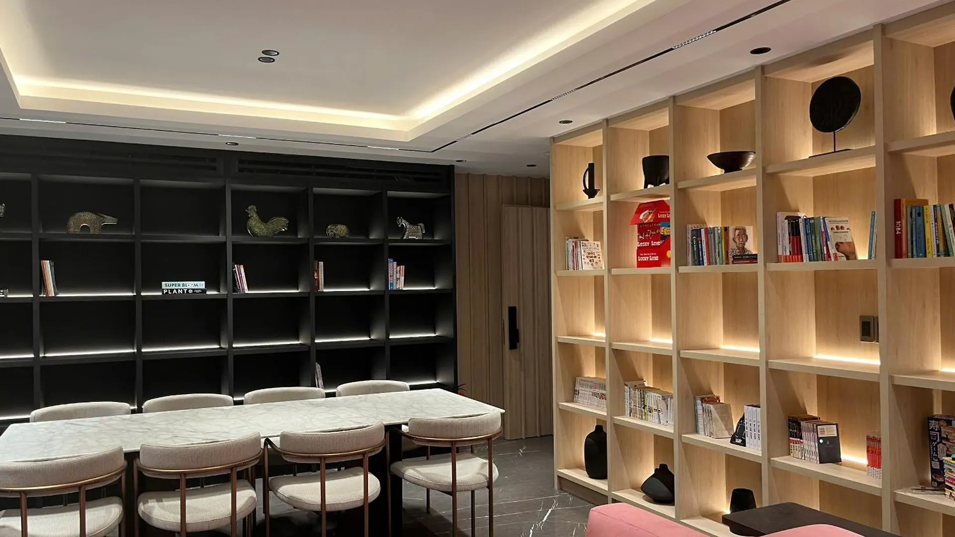 The Ahouse High-End Interior Design Building Apartment Ho Chi Minh City 0*,  Vietnam